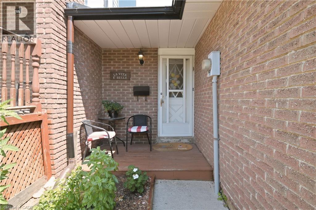 Brick exterior with covered front entry and a wood-finish porch - 230 Sunset Boulevard, Cambridge, ON - Outdoor