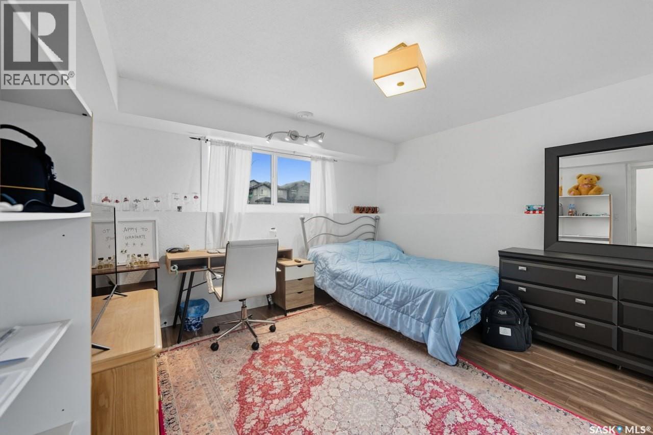 455 Hastings Crescent, Saskatoon, SK - Indoor Photo Showing Bedroom