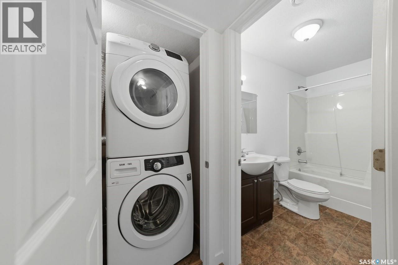455 Hastings Crescent, Saskatoon, SK - Indoor Photo Showing Laundry Room