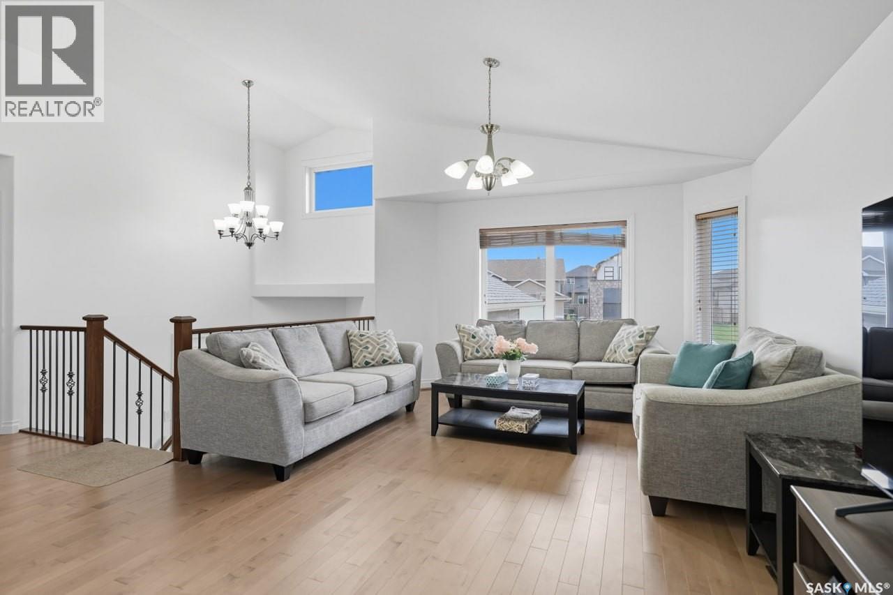 455 Hastings Crescent, Saskatoon, SK - Indoor Photo Showing Living Room