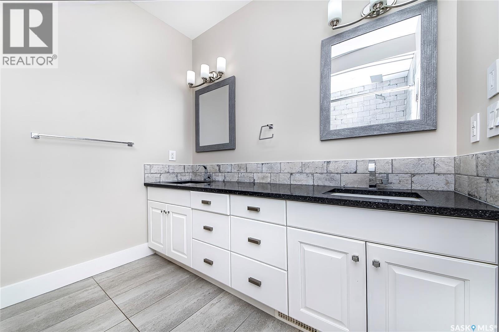 186 Boykowich Bend, Saskatoon, SK - Indoor Photo Showing Bathroom