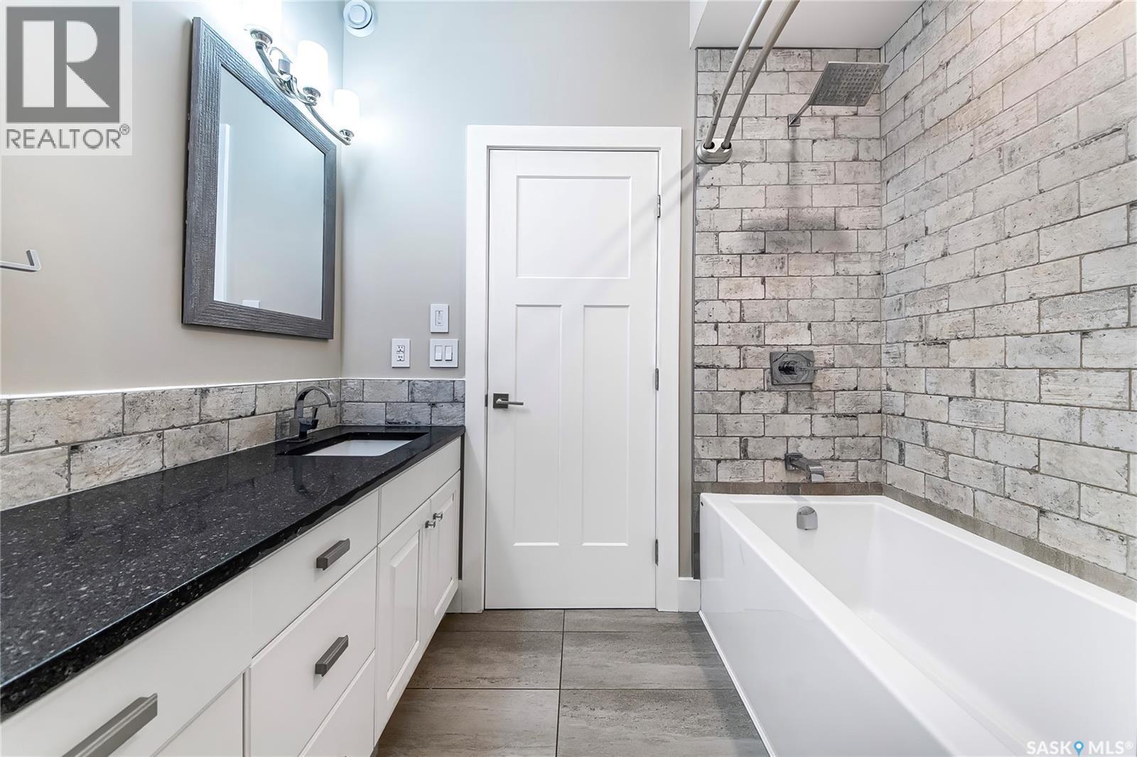 186 Boykowich Bend, Saskatoon, SK - Indoor Photo Showing Bathroom