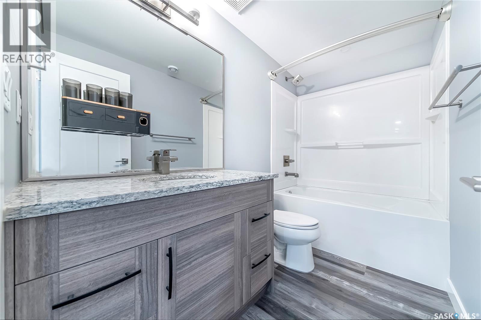 186 Boykowich Bend, Saskatoon, SK - Indoor Photo Showing Bathroom