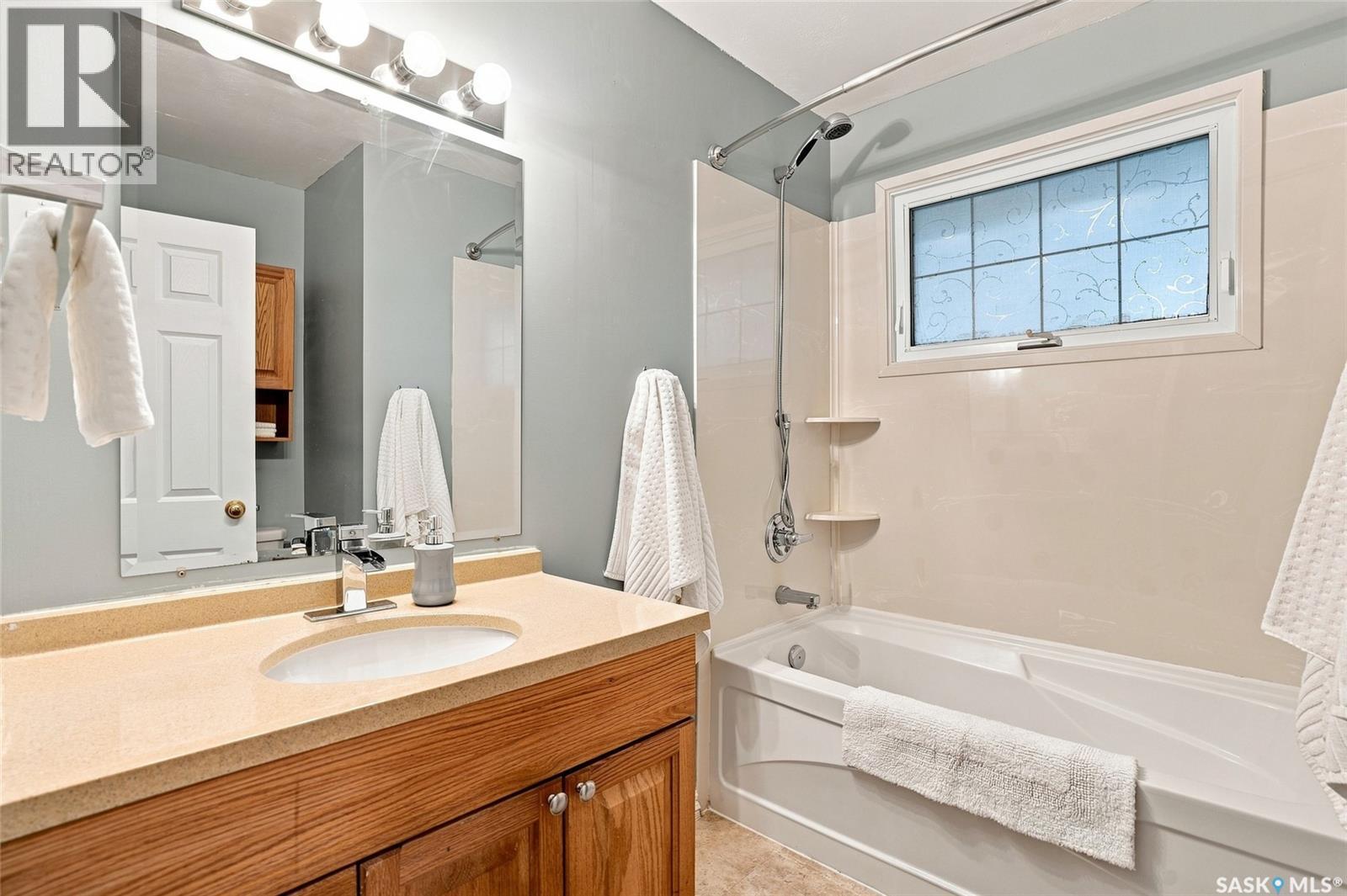 1714 Drinkle Street, Saskatoon, SK - Indoor Photo Showing Bathroom