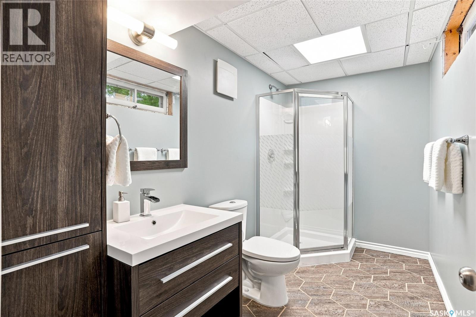 1714 Drinkle Street, Saskatoon, SK - Indoor Photo Showing Bathroom