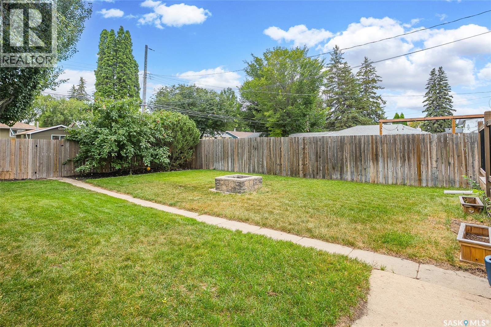 1714 Drinkle Street, Saskatoon, SK - Outdoor