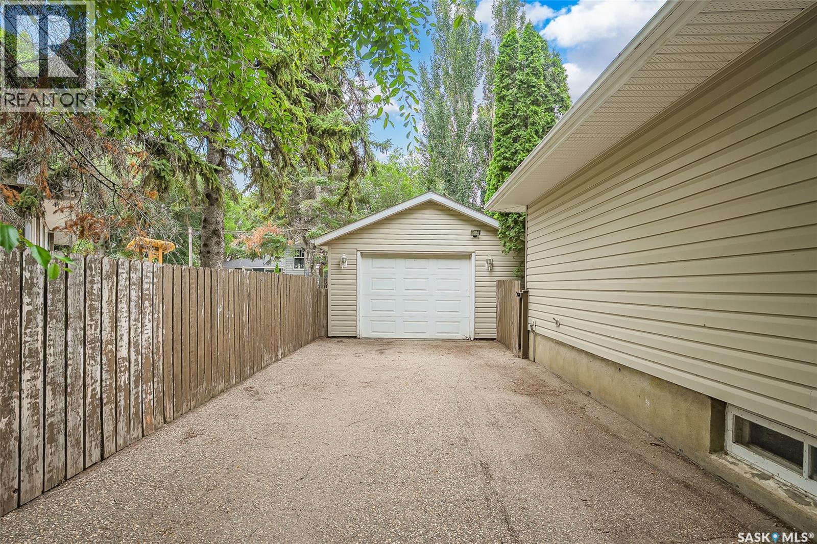 1714 Drinkle Street, Saskatoon, SK - Outdoor With Exterior