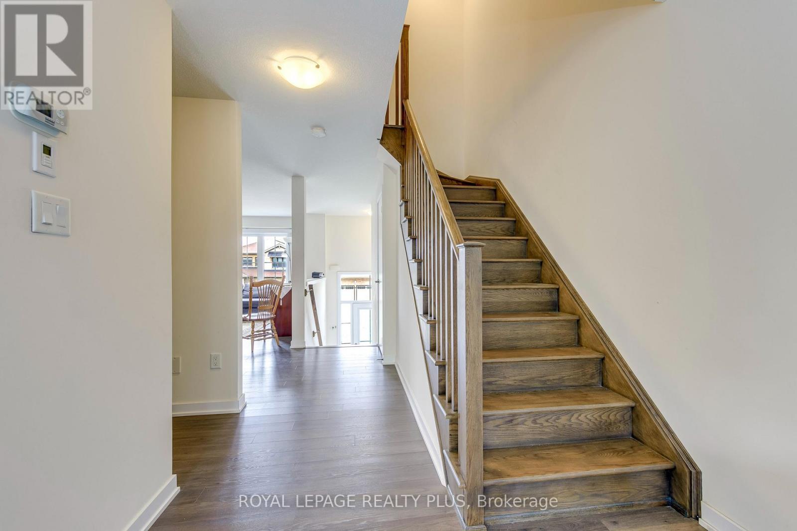 68 Crafter Crescent, Hamilton, ON - Indoor Photo Showing Other Room