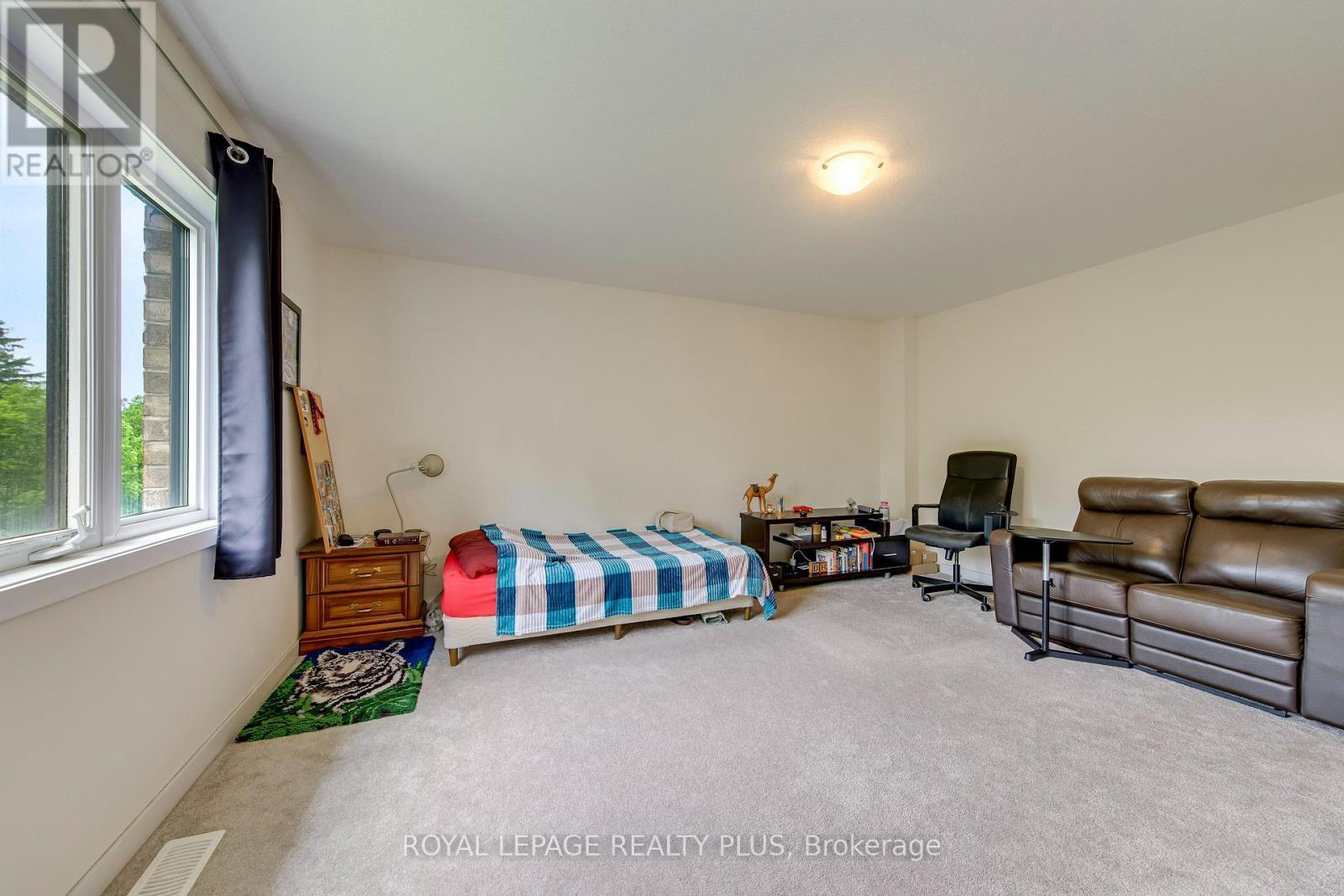 68 Crafter Crescent, Hamilton, ON - Indoor Photo Showing Bedroom