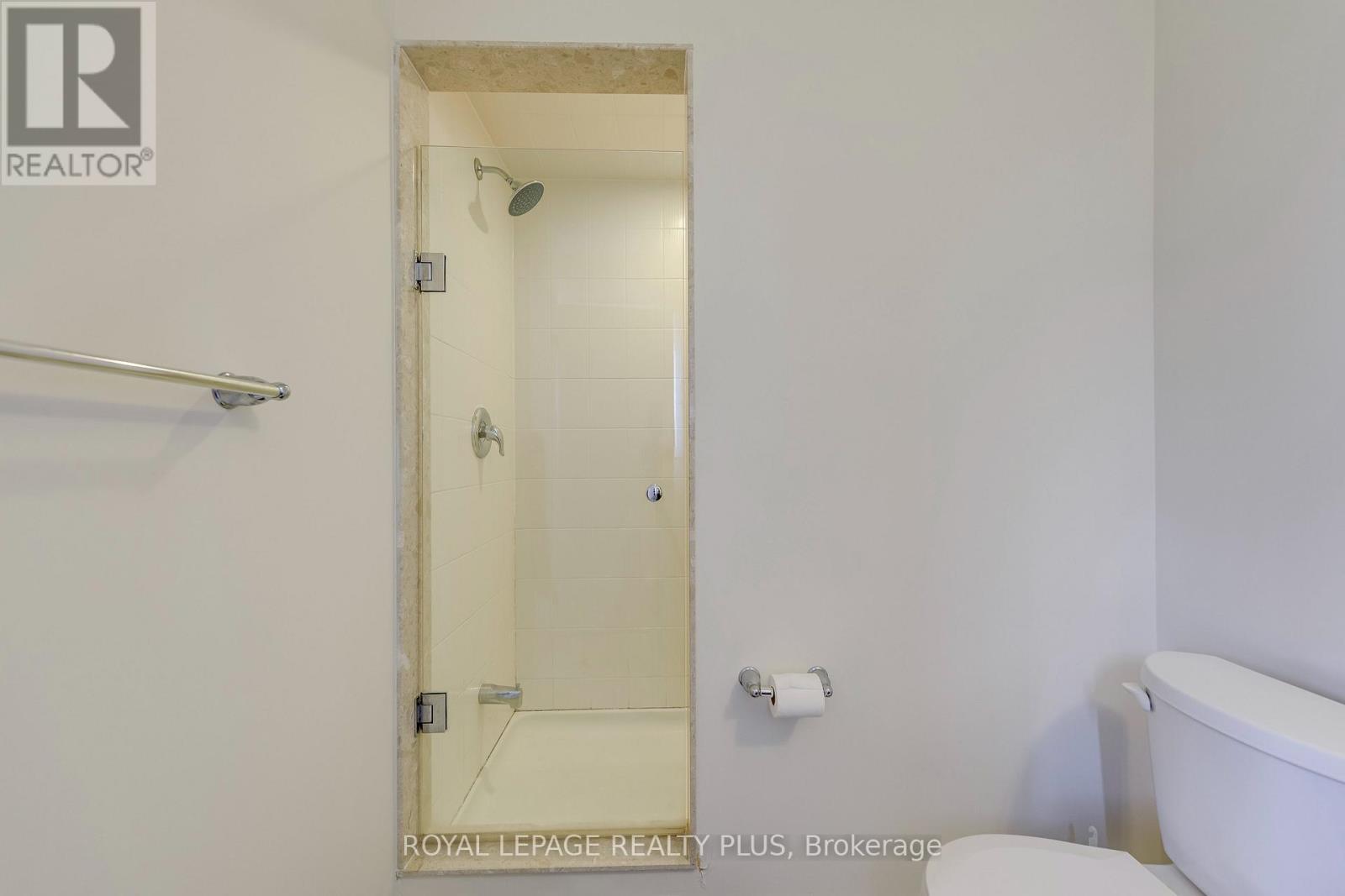 68 Crafter Crescent, Hamilton, ON - Indoor Photo Showing Bathroom