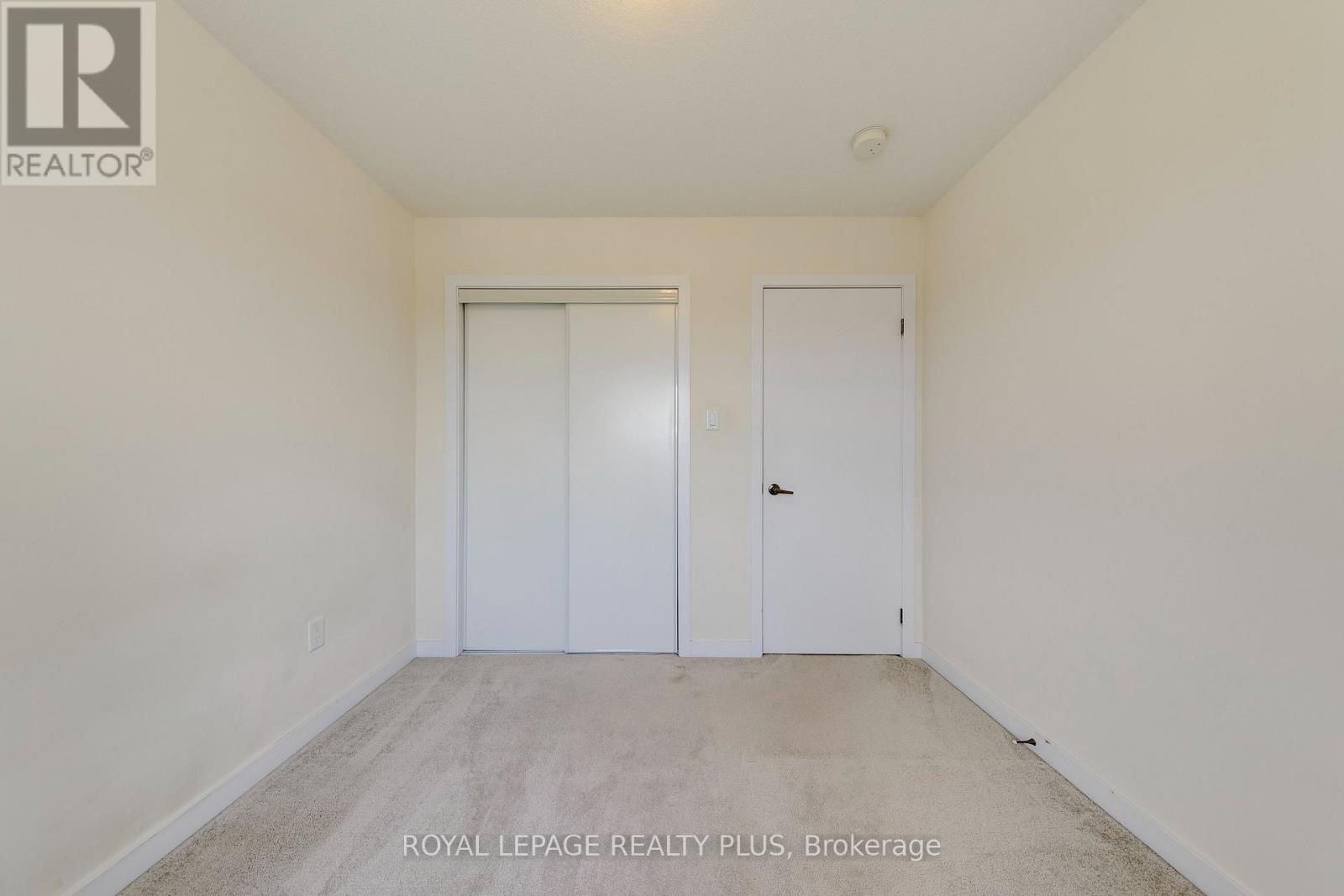 68 Crafter Crescent, Hamilton, ON - Indoor Photo Showing Other Room