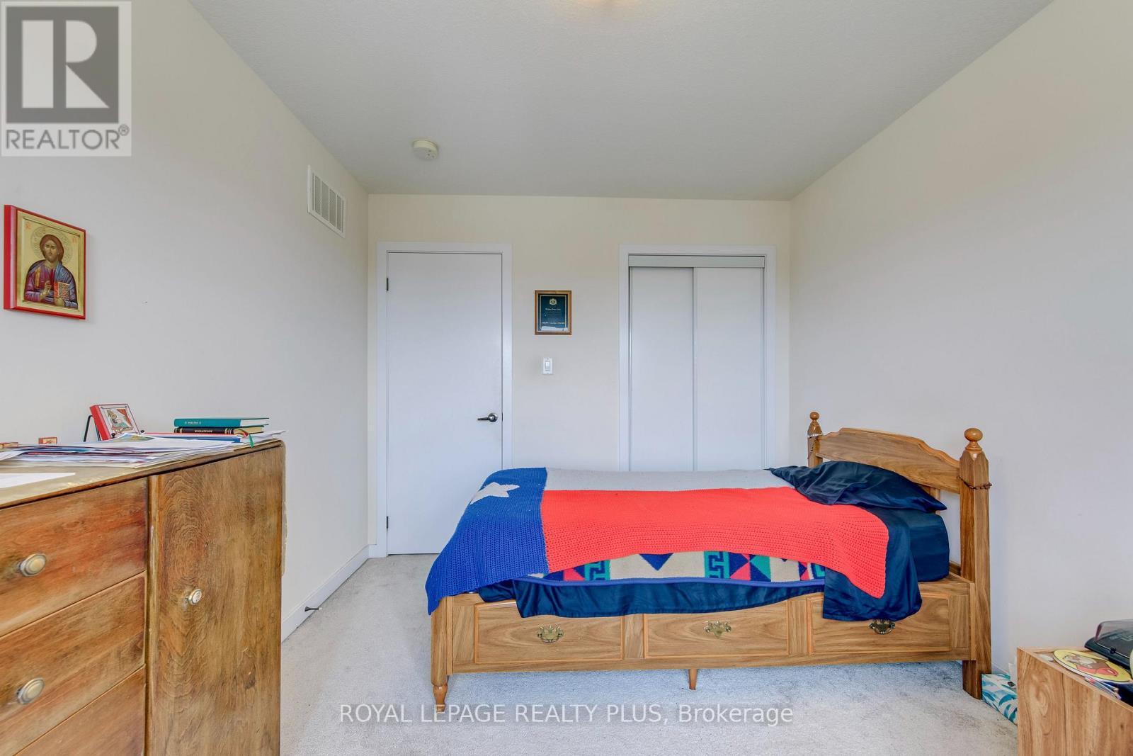 68 Crafter Crescent, Hamilton, ON - Indoor Photo Showing Bedroom