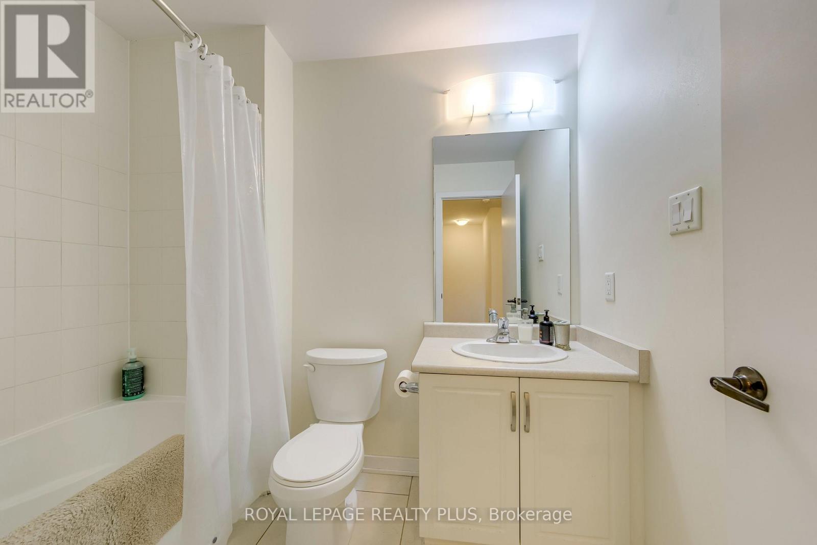 68 Crafter Crescent, Hamilton, ON - Indoor Photo Showing Bathroom