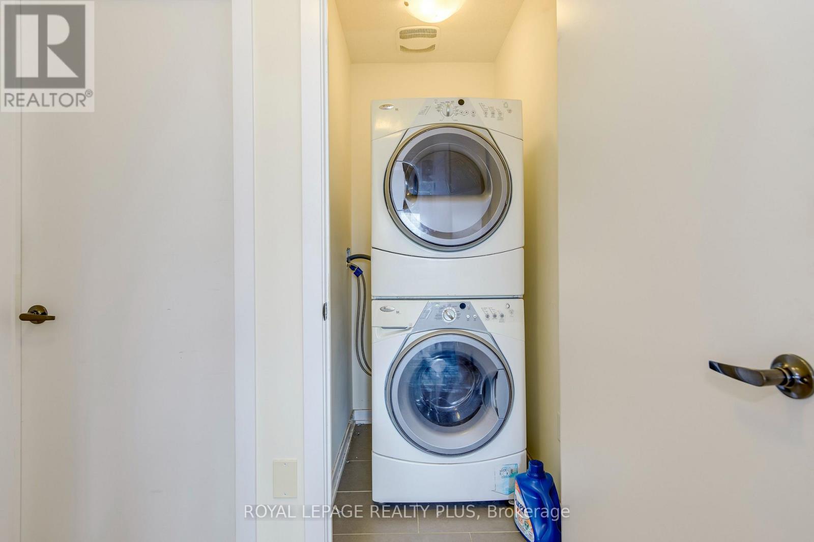 68 Crafter Crescent, Hamilton, ON - Indoor Photo Showing Laundry Room