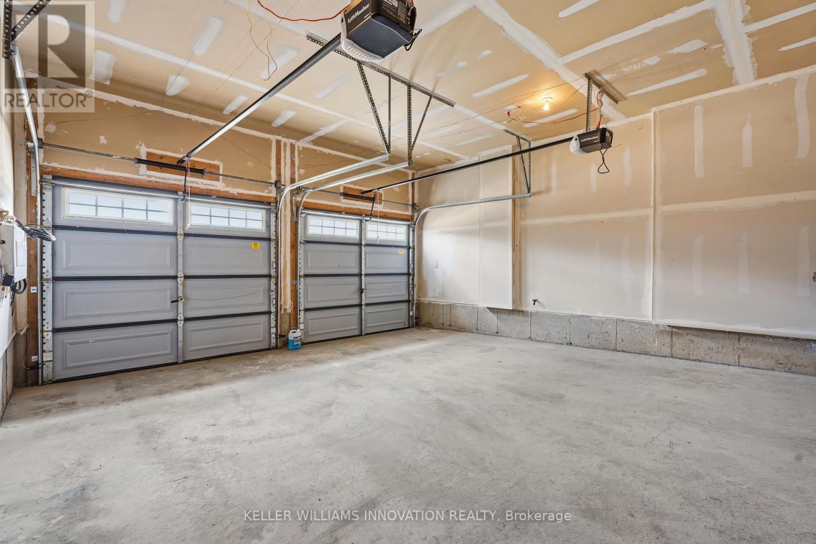 359 Beechdrops Drive, Waterloo, ON - Indoor Photo Showing Garage