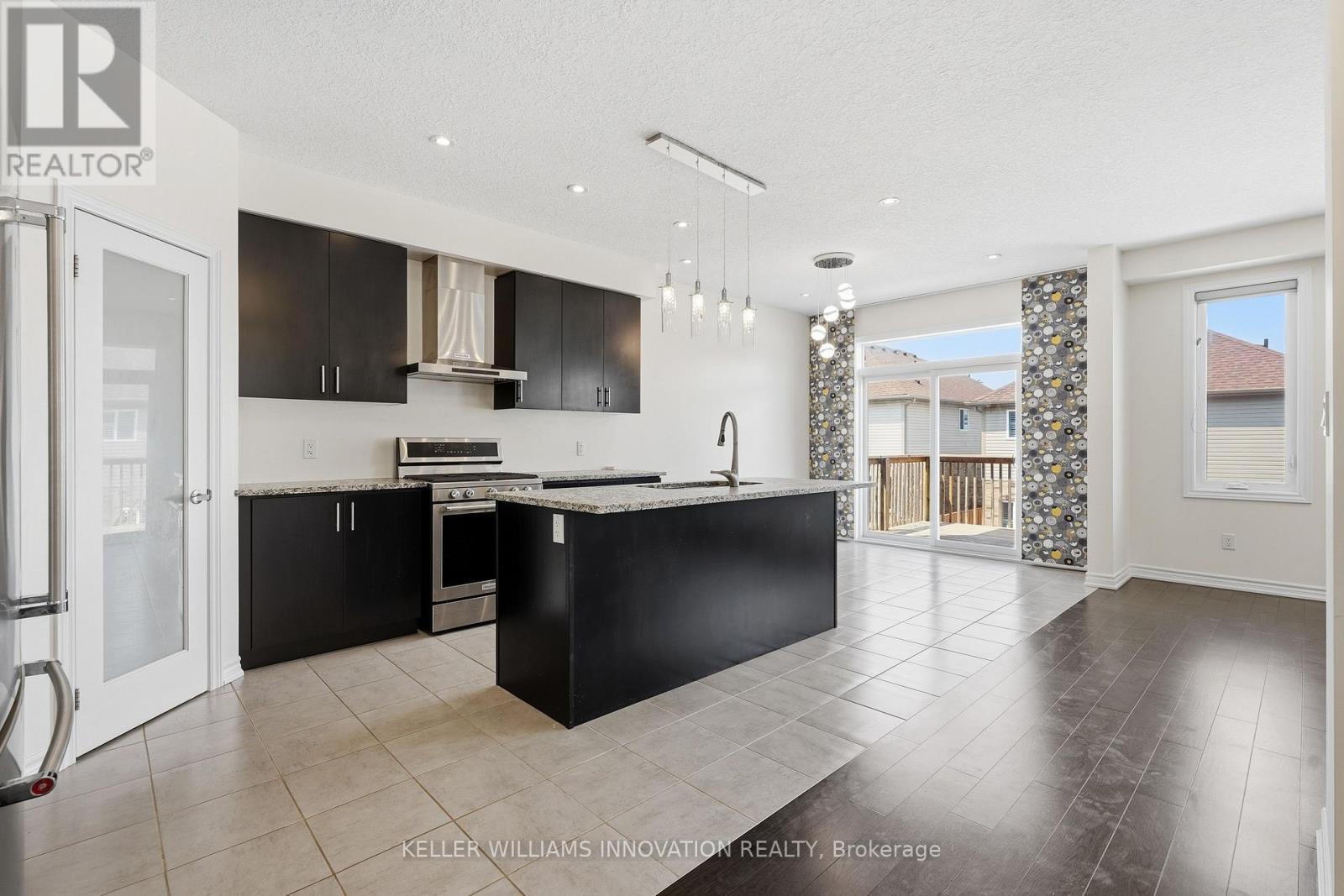 359 Beechdrops Drive, Waterloo, ON - Indoor Photo Showing Kitchen With Upgraded Kitchen