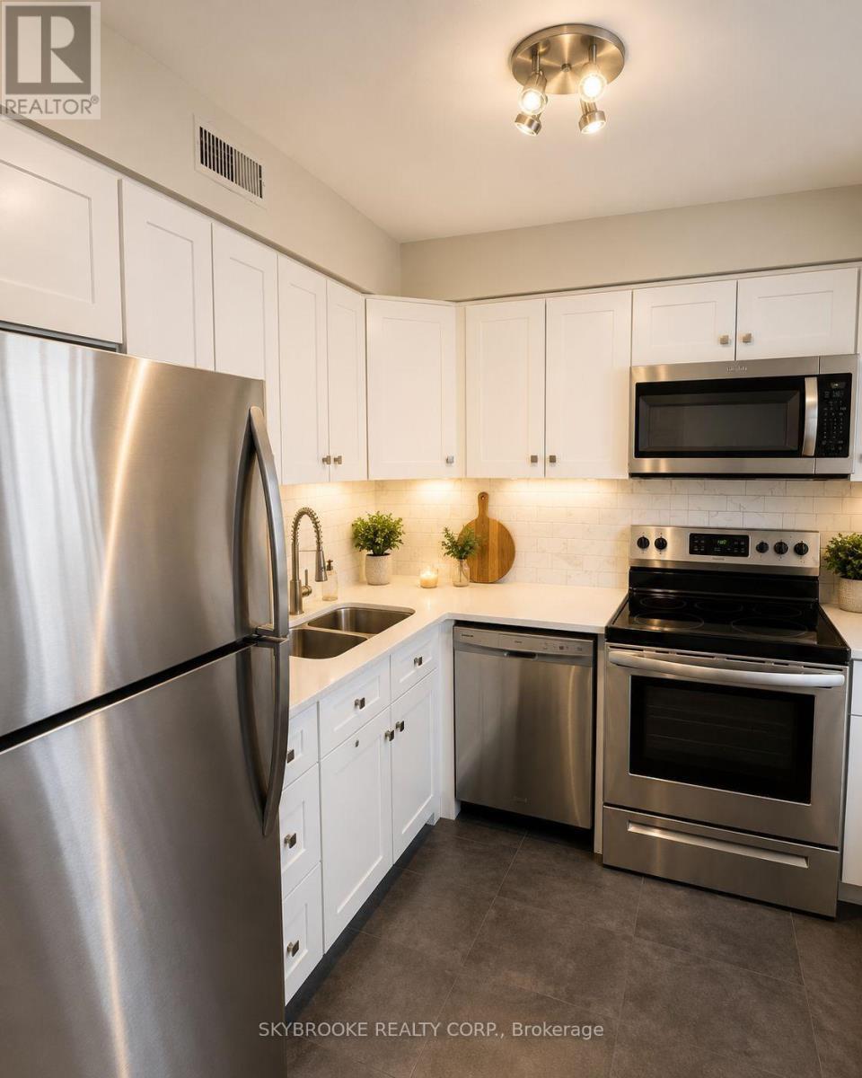 7 - 48 Loggers Run, Barrie, ON - Indoor Photo Showing Kitchen With Double Sink