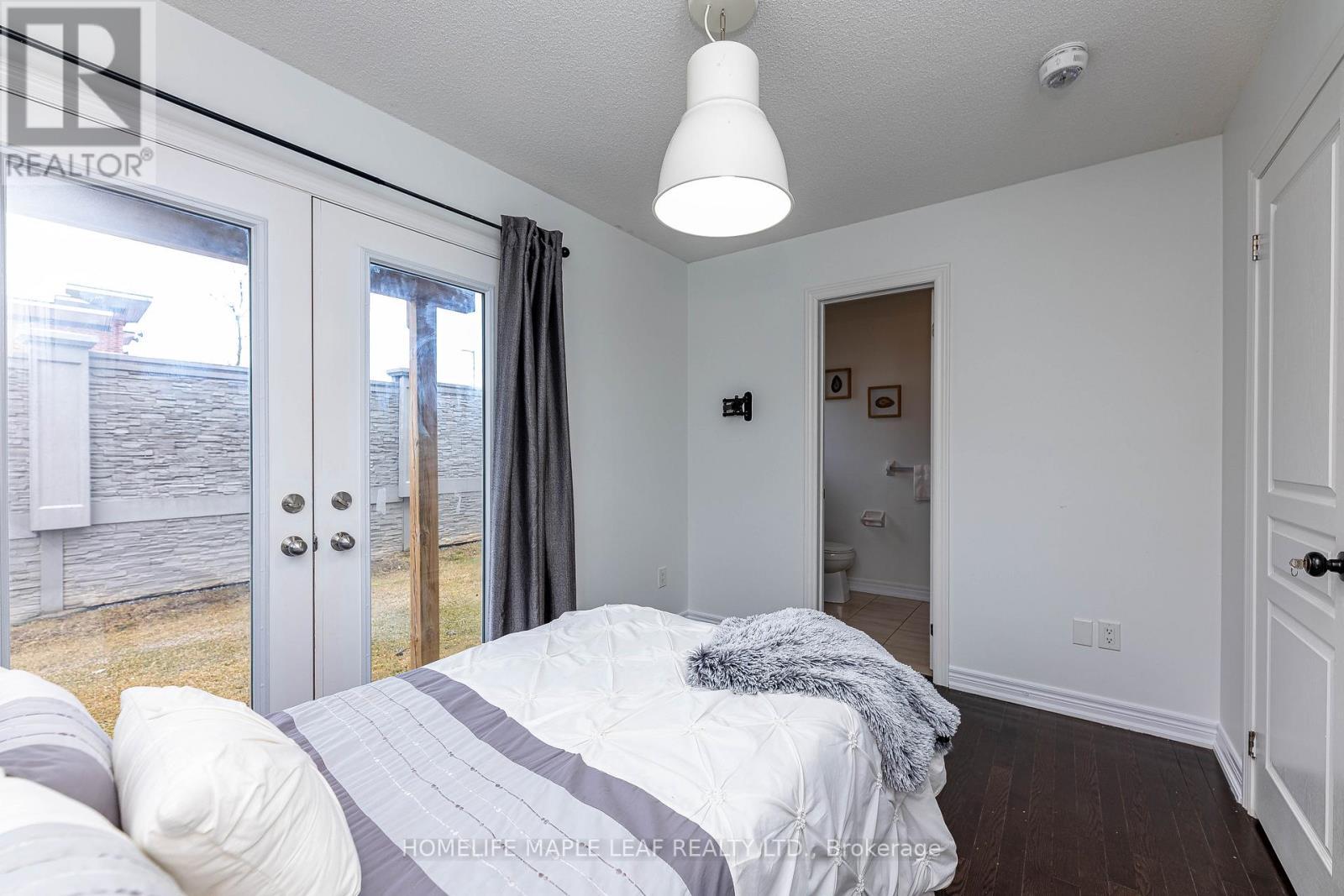 2 Cedarland Road E, Brampton, ON - Indoor Photo Showing Bedroom