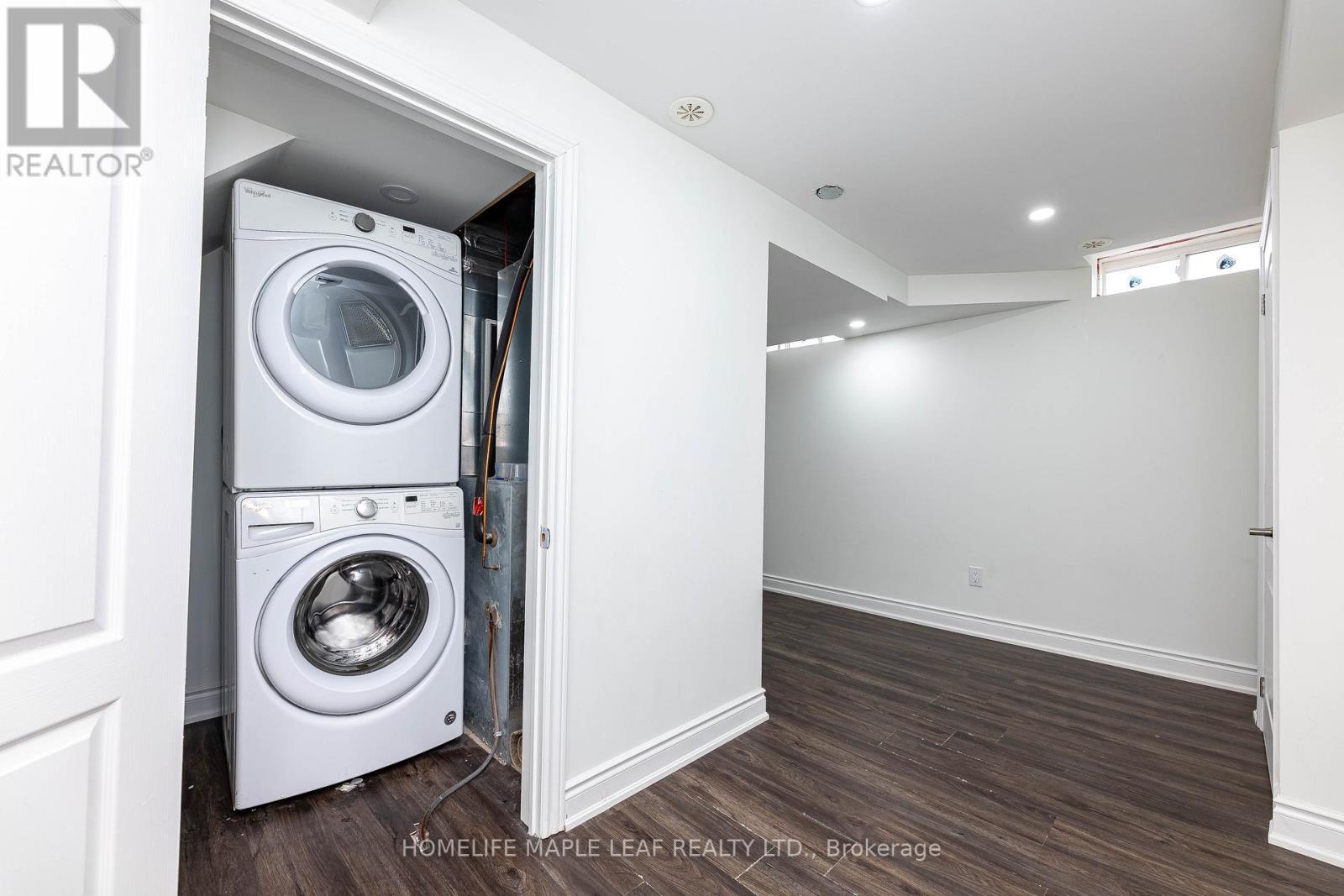 2 Cedarland Road E, Brampton, ON - Indoor Photo Showing Laundry Room