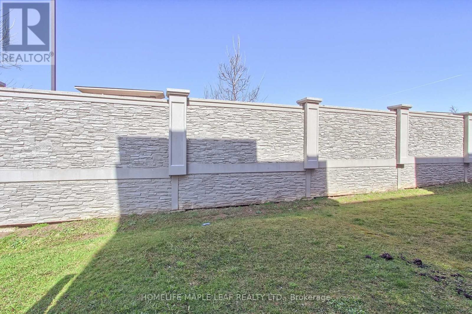2 Cedarland Road E, Brampton, ON - Outdoor