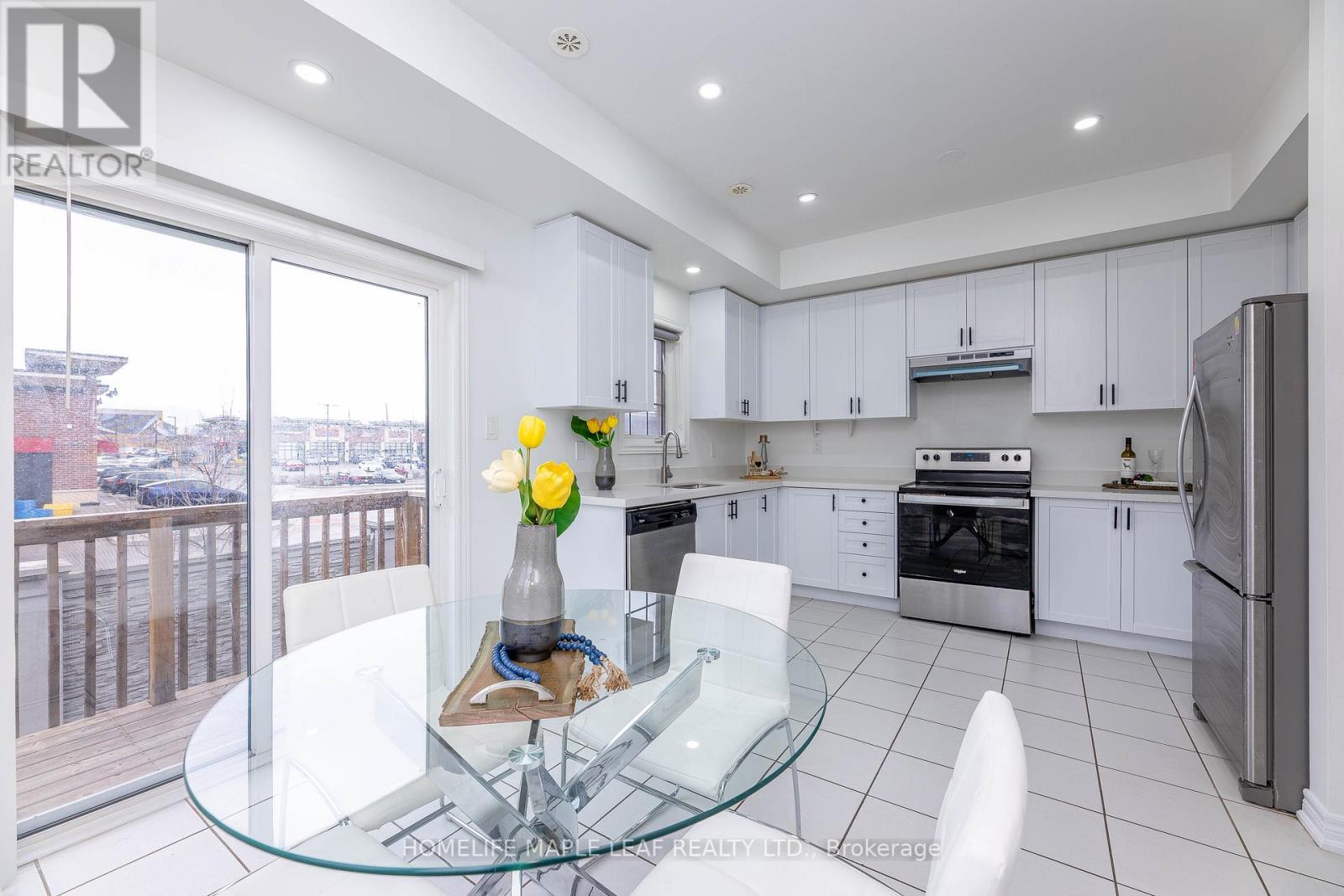 2 Cedarland Road E, Brampton, ON - Indoor Photo Showing Kitchen