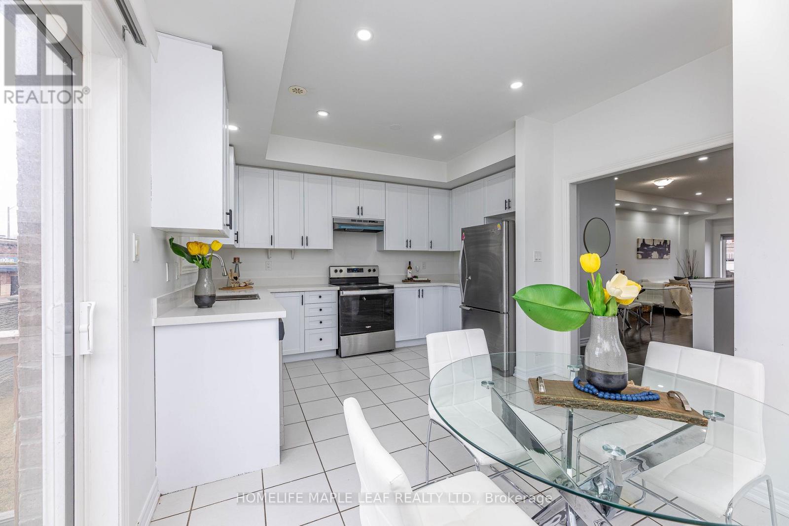 2 Cedarland Road E, Brampton, ON - Indoor Photo Showing Kitchen