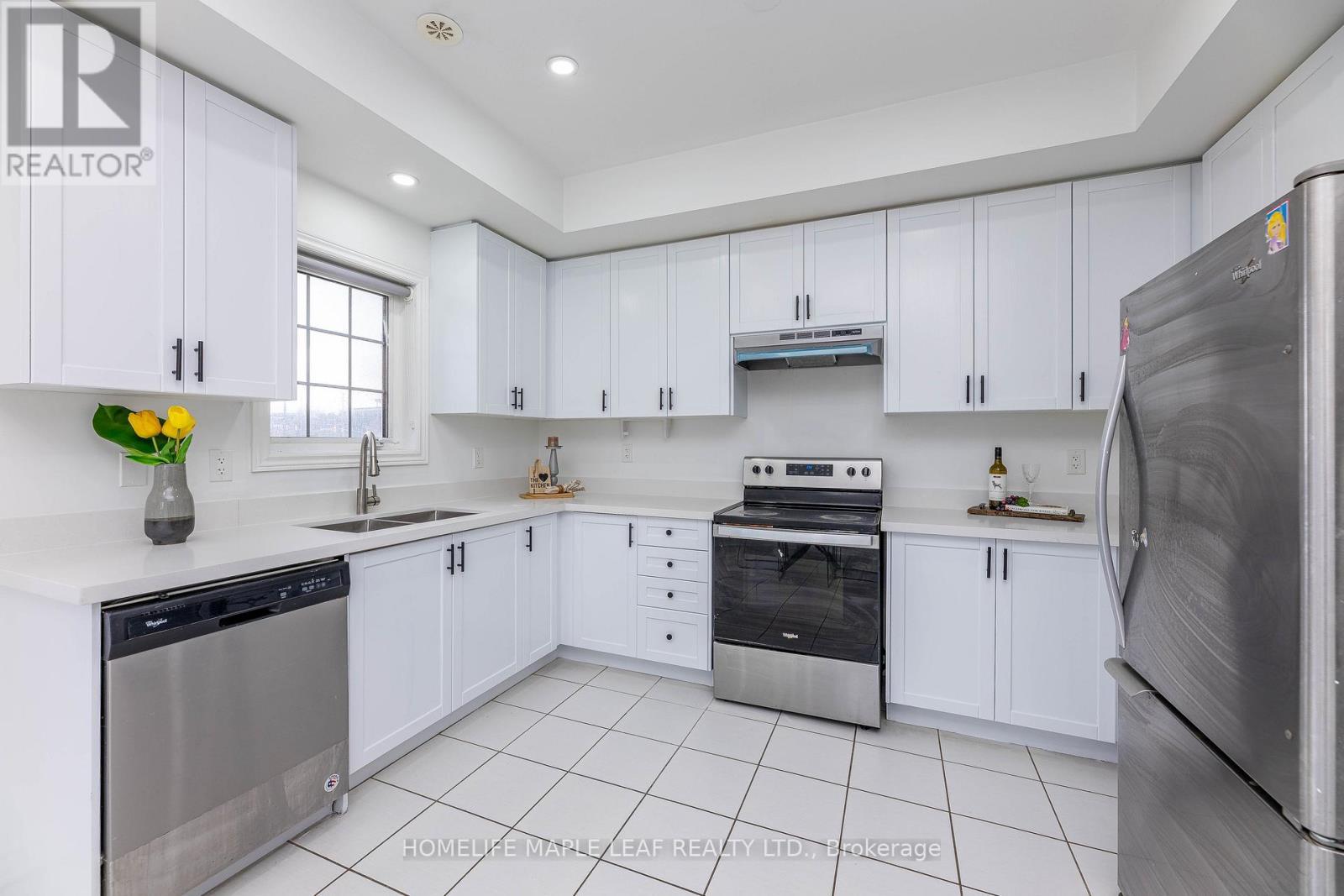 2 Cedarland Road E, Brampton, ON - Indoor Photo Showing Kitchen With Double Sink