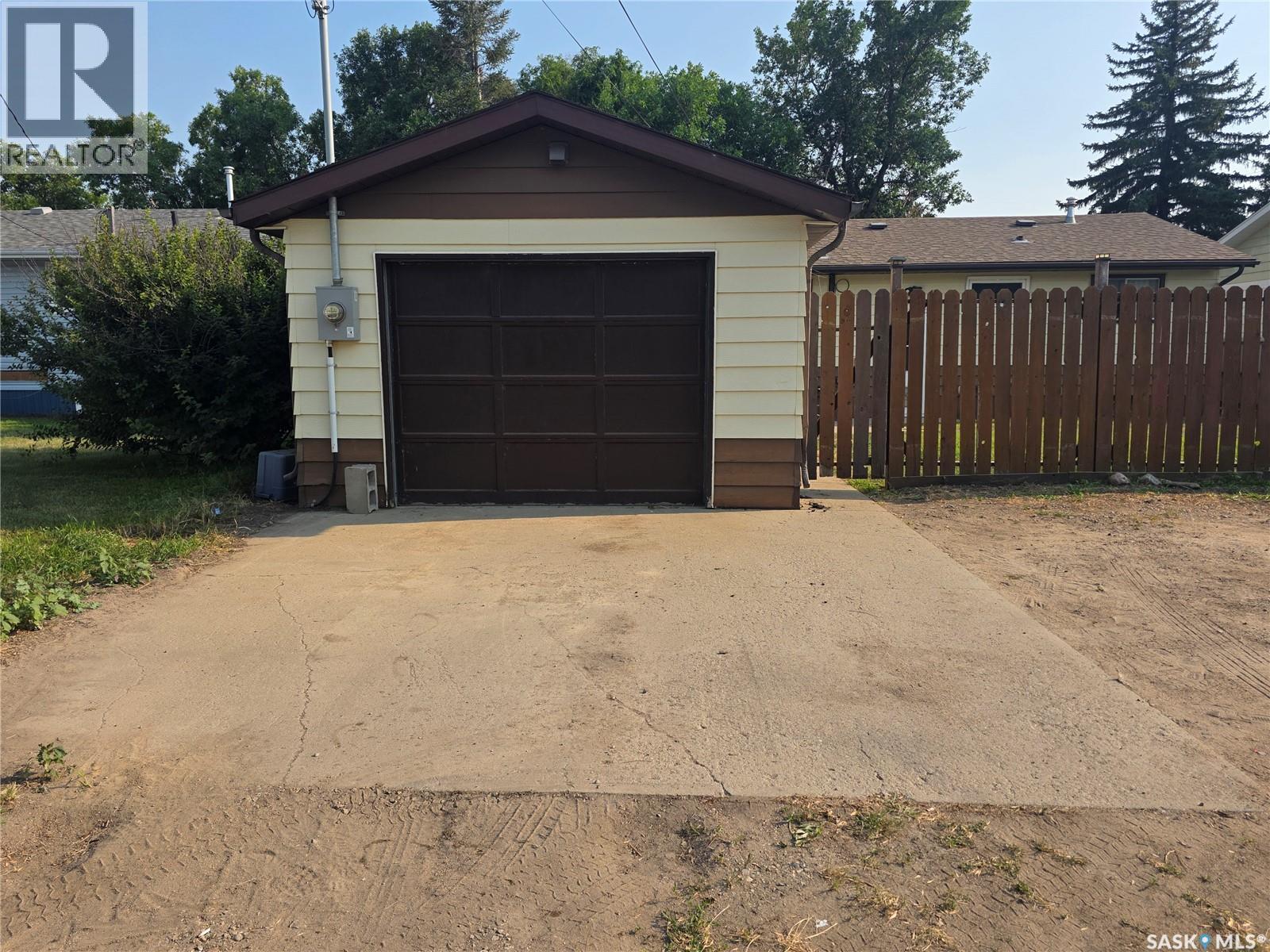 262 Duncan Road, Estevan, SK - Outdoor