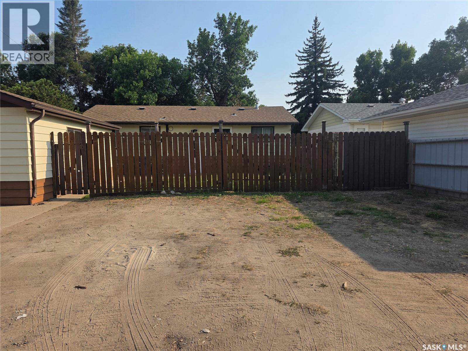 262 Duncan Road, Estevan, SK - Outdoor