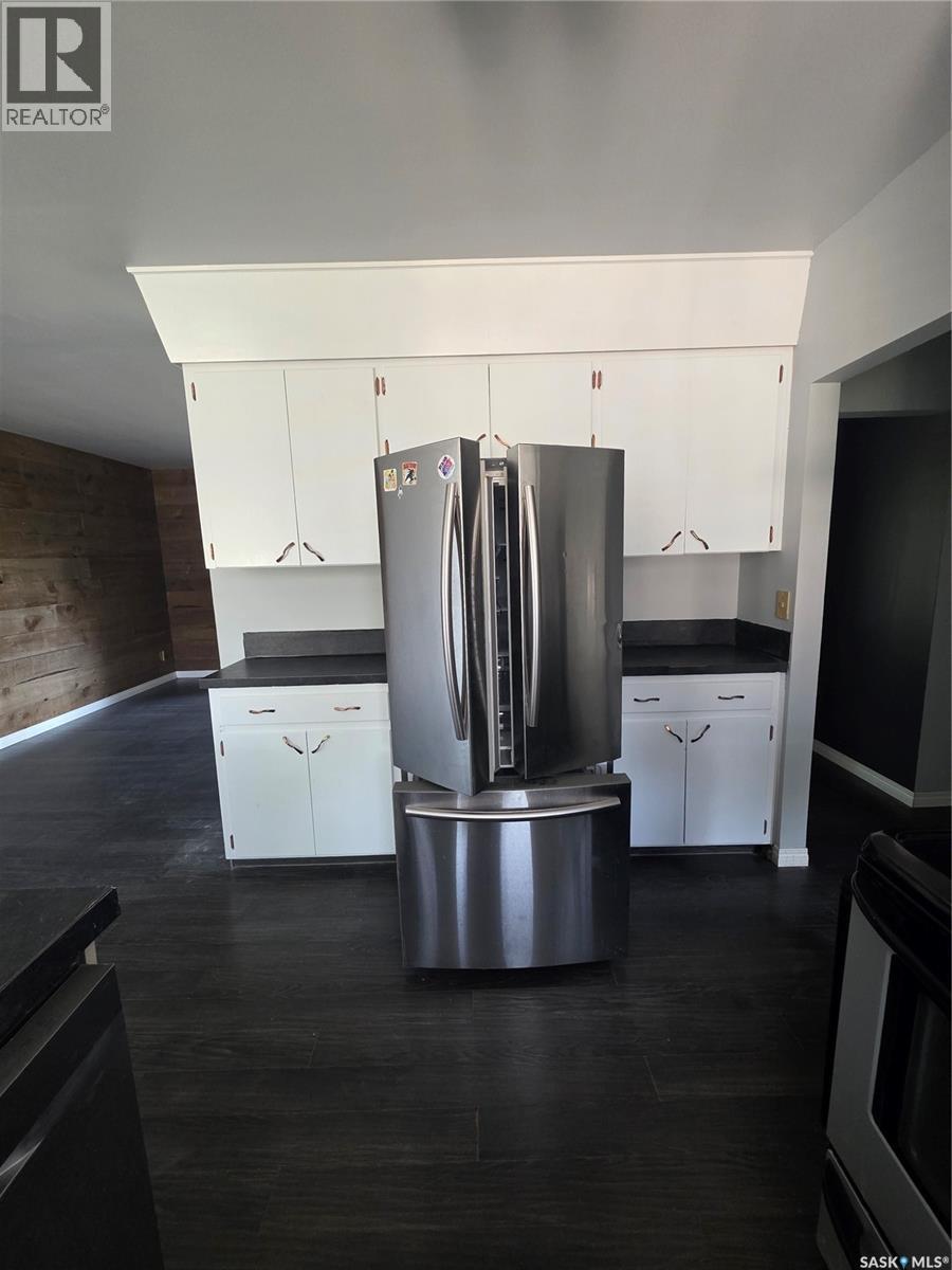 262 Duncan Road, Estevan, SK - Indoor Photo Showing Kitchen