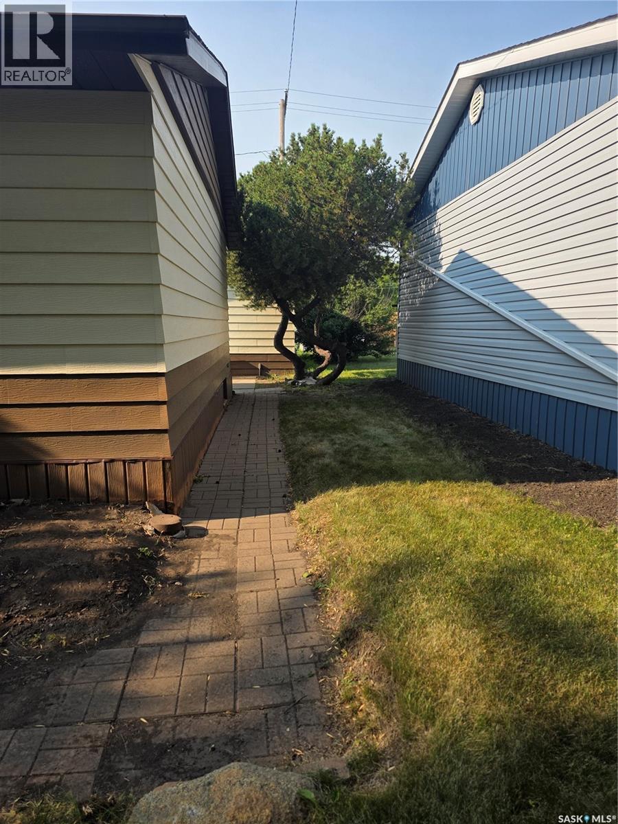 262 Duncan Road, Estevan, SK - Outdoor
