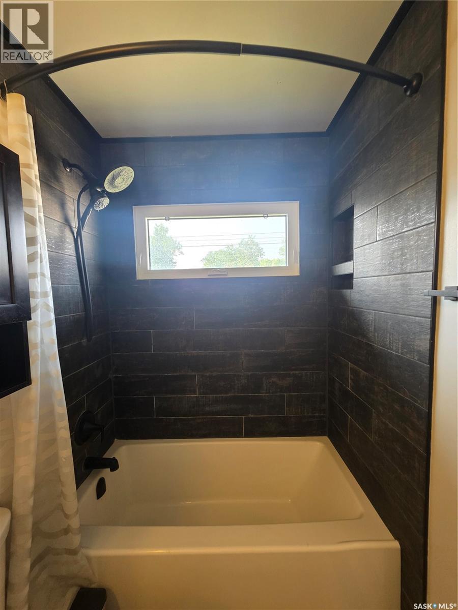 262 Duncan Road, Estevan, SK - Indoor Photo Showing Bathroom