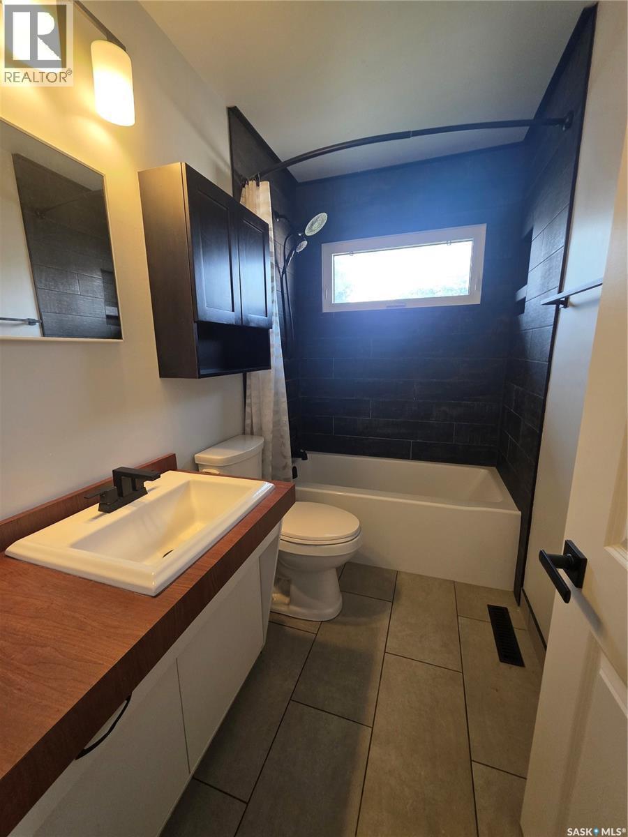 262 Duncan Road, Estevan, SK - Indoor Photo Showing Bathroom