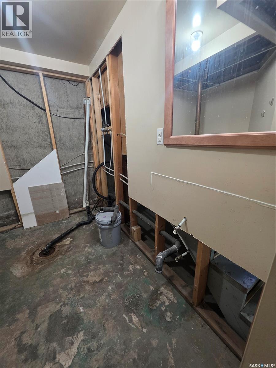262 Duncan Road, Estevan, SK - Indoor Photo Showing Other Room