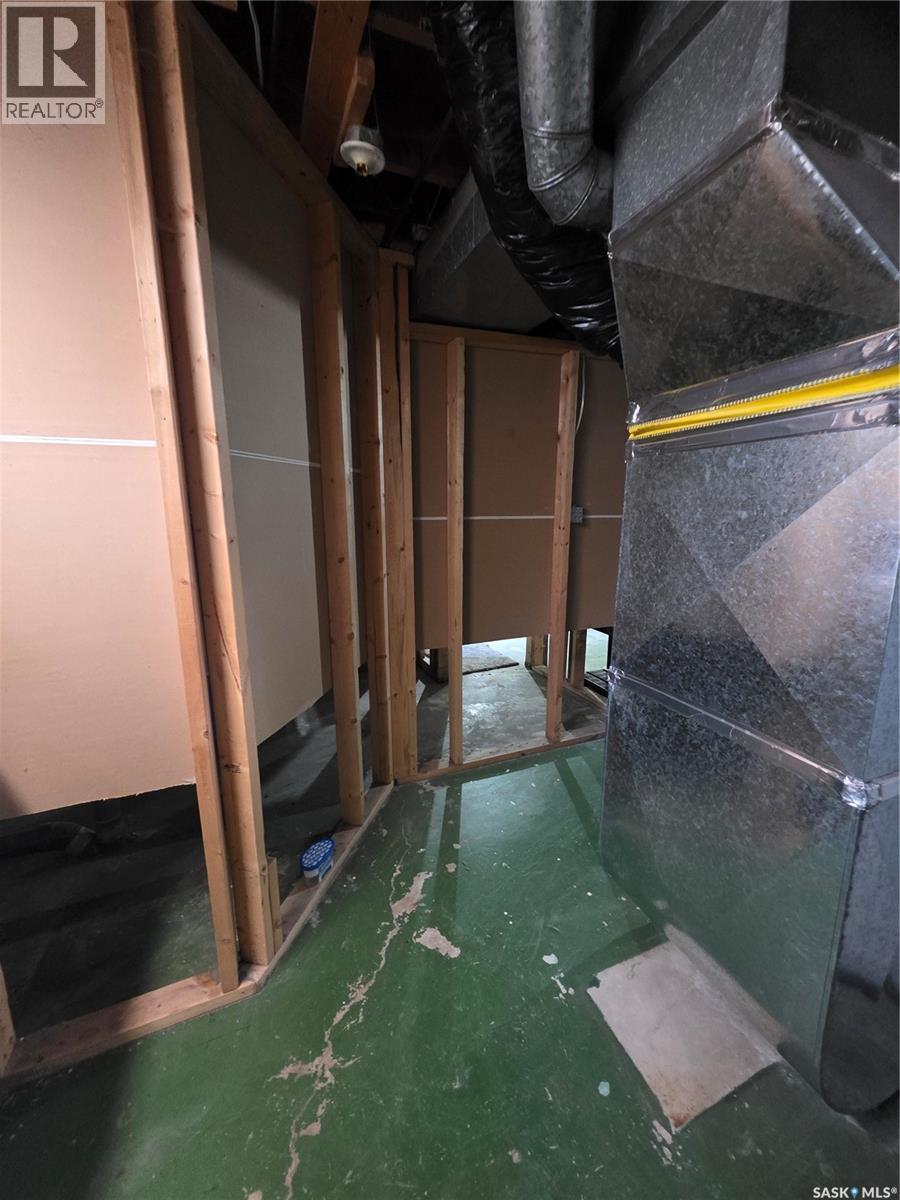 262 Duncan Road, Estevan, SK - Indoor Photo Showing Other Room