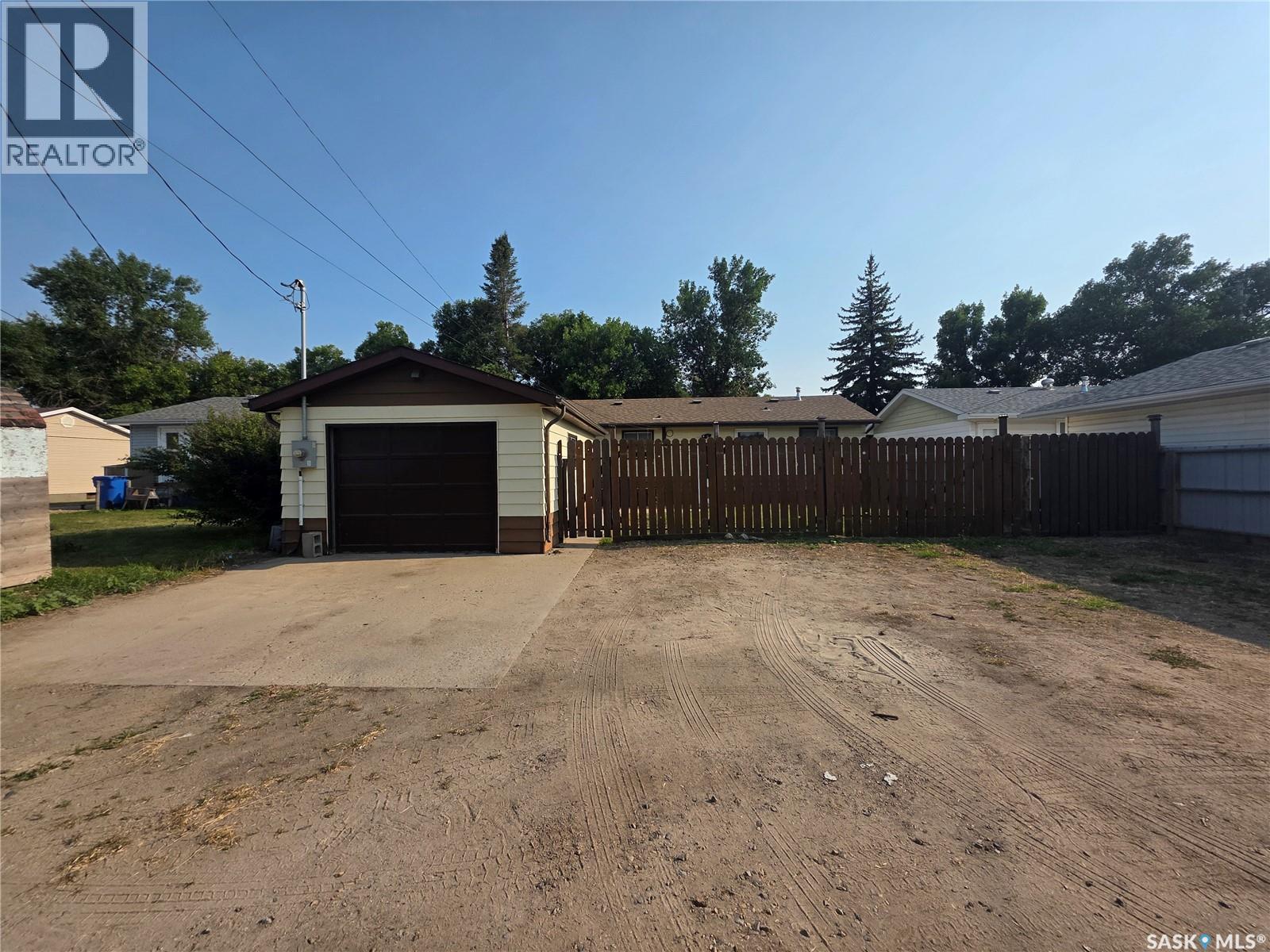 262 Duncan Road, Estevan, SK - Outdoor