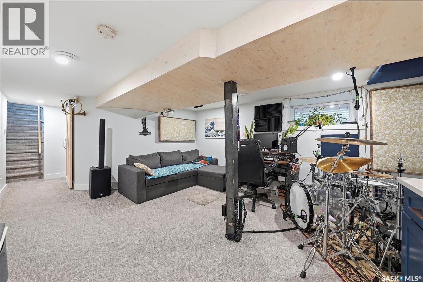 420 I Avenue S, Saskatoon, SK - Indoor