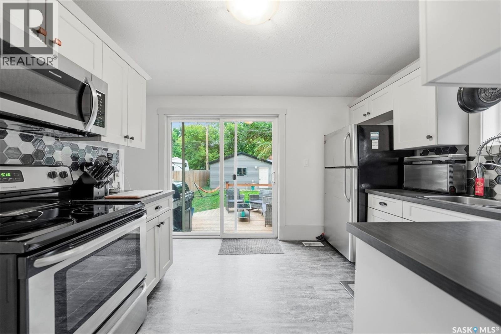 420 I Avenue S, Saskatoon, SK - Indoor Photo Showing Kitchen