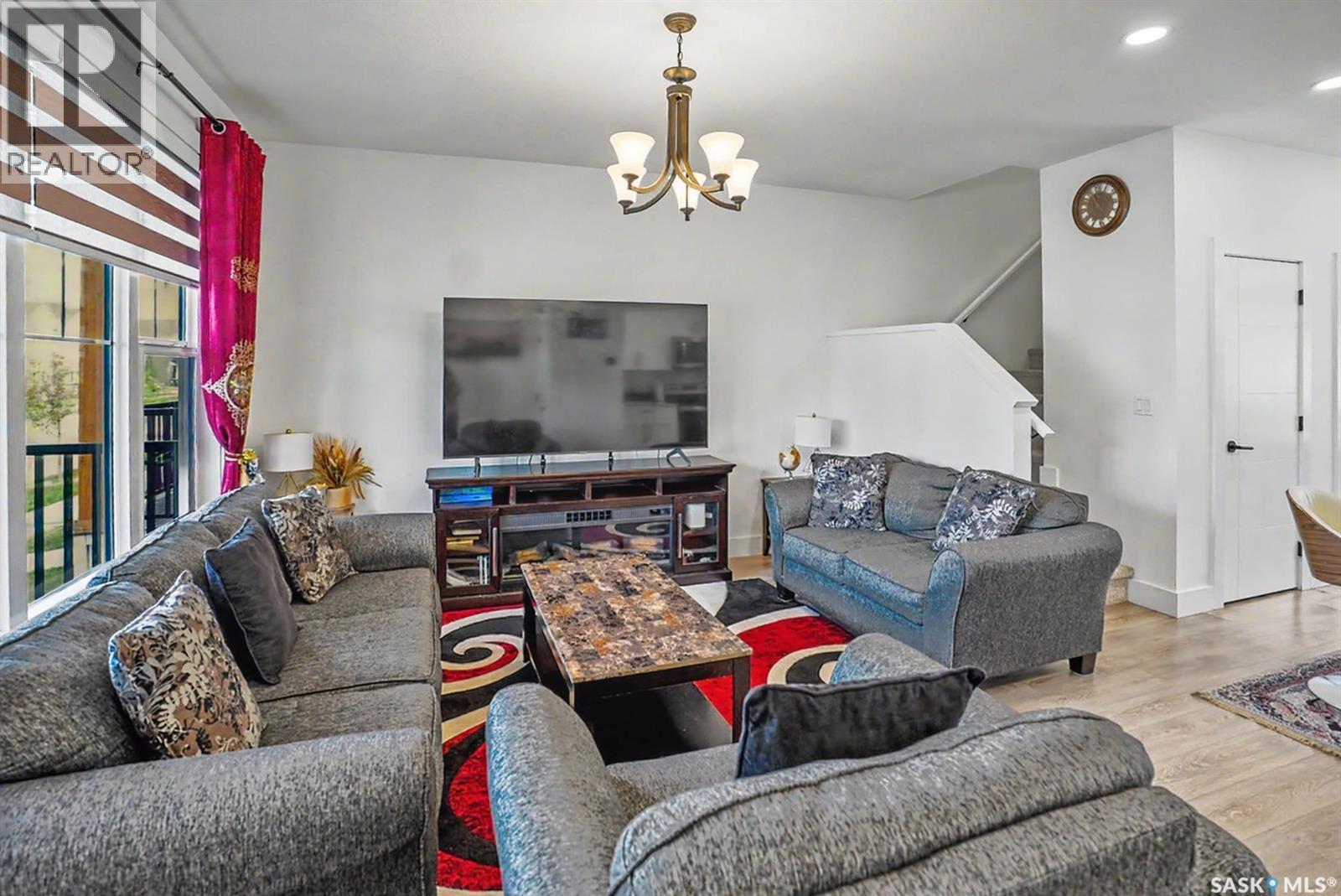 138 Rosewood Boulevard E, Saskatoon, SK - Indoor Photo Showing Living Room