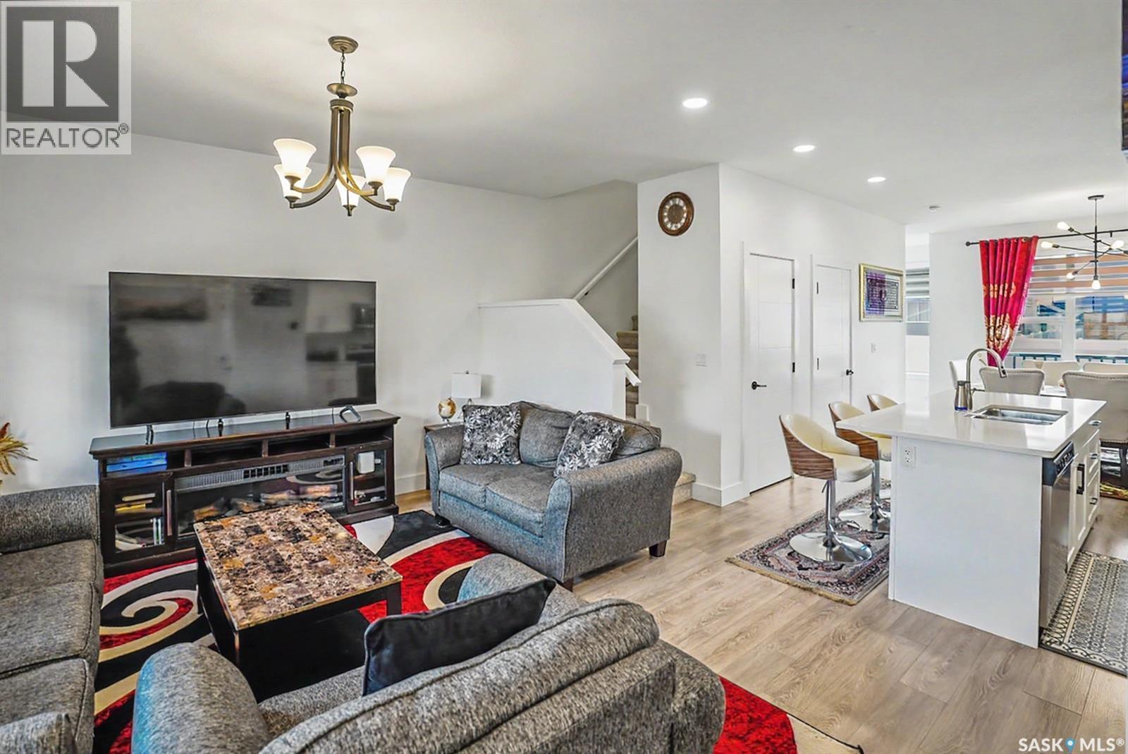138 Rosewood Boulevard E, Saskatoon, SK - Indoor Photo Showing Living Room