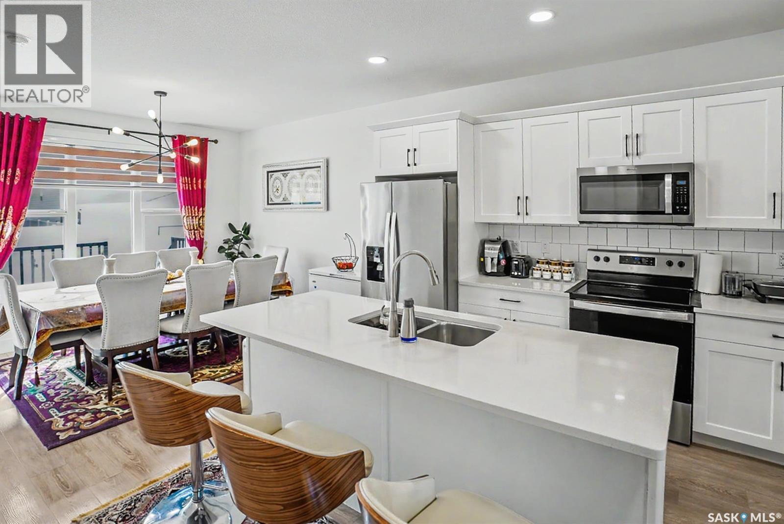 138 Rosewood Boulevard E, Saskatoon, SK - Indoor Photo Showing Kitchen With Double Sink With Upgraded Kitchen