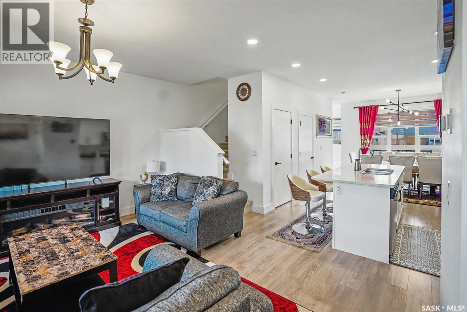 138 Rosewood Boulevard E, Saskatoon, SK - Indoor Photo Showing Living Room