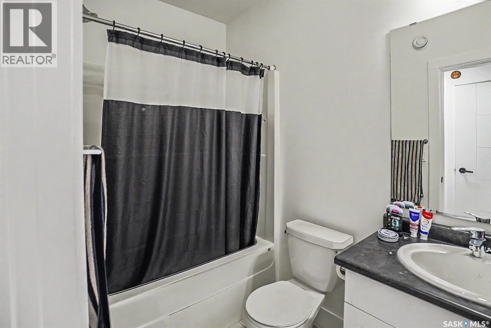 138 Rosewood Boulevard E, Saskatoon, SK - Indoor Photo Showing Bathroom