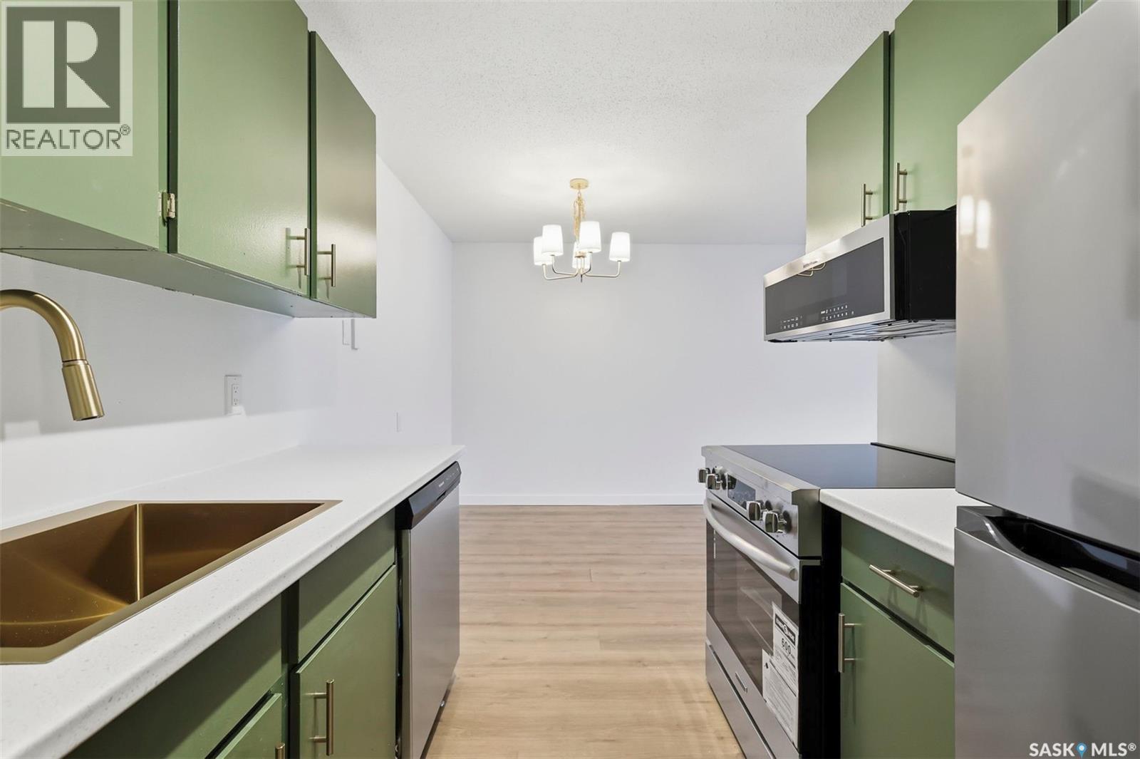 1233 425 115Th Street E, Saskatoon, SK - Indoor Photo Showing Kitchen