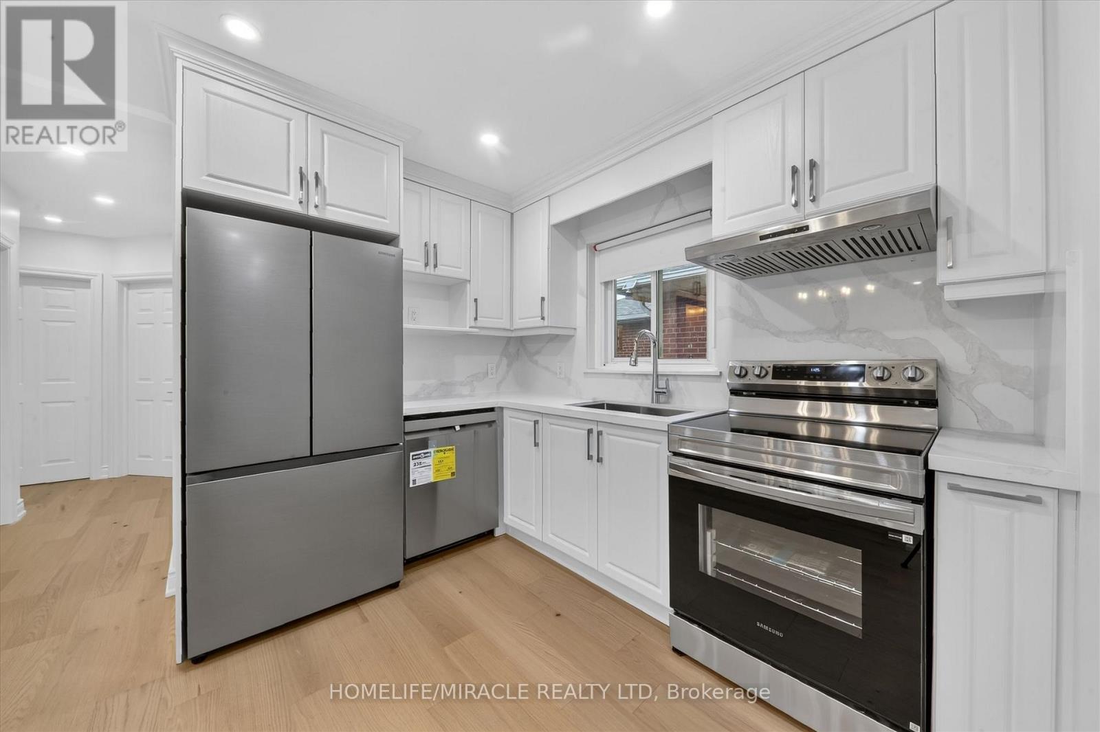 18 Elderfield Crescent, Toronto, ON - Indoor Photo Showing Kitchen