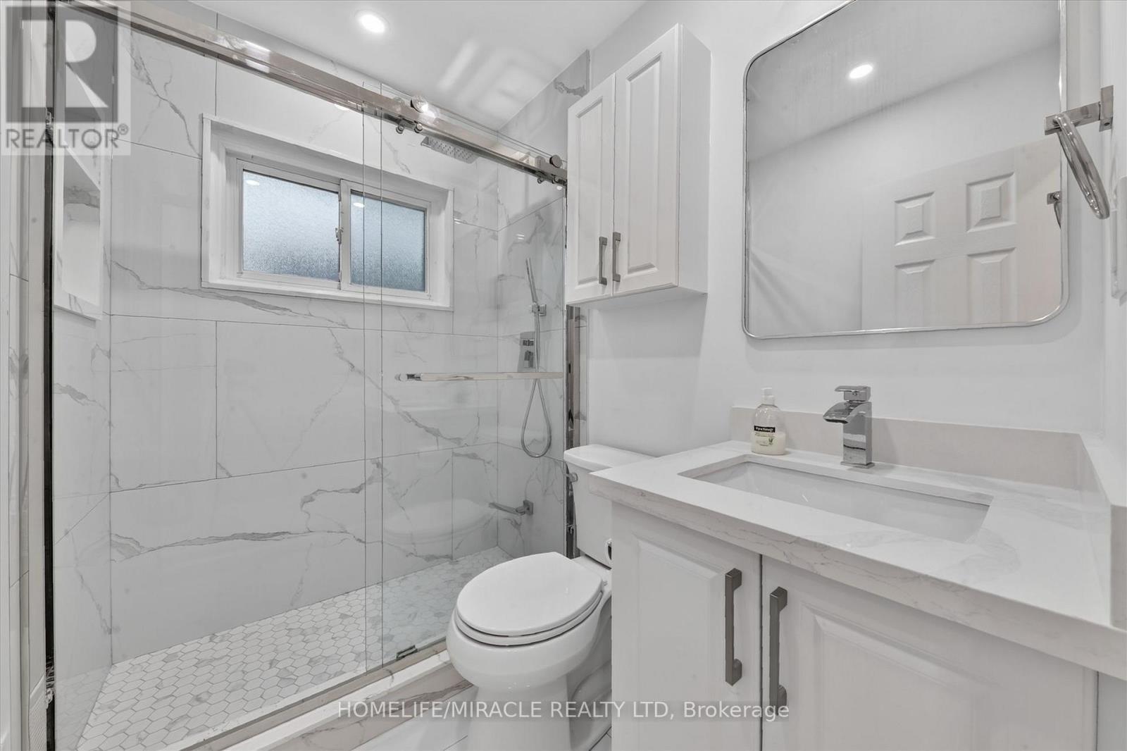 18 Elderfield Crescent, Toronto, ON - Indoor Photo Showing Bathroom