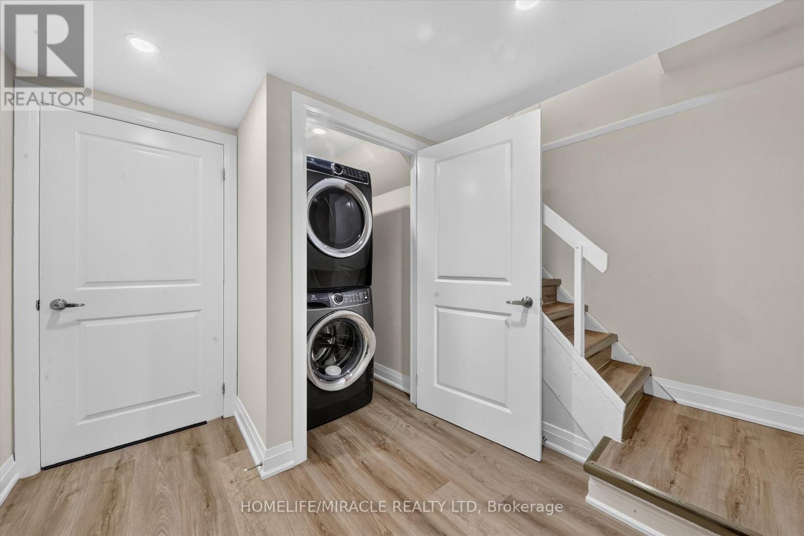 18 Elderfield Crescent, Toronto, ON - Indoor Photo Showing Laundry Room