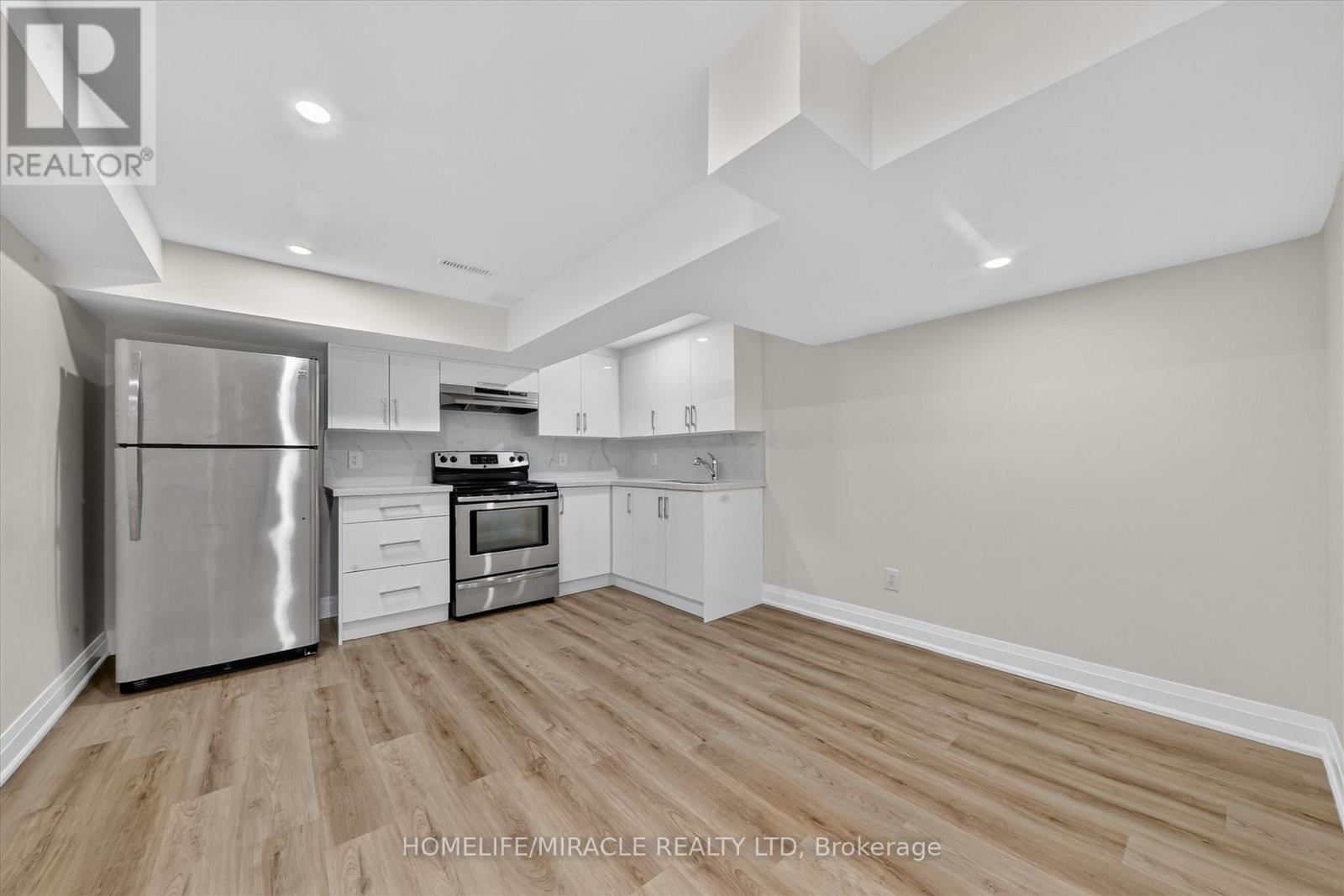 18 Elderfield Crescent, Toronto, ON - Indoor Photo Showing Kitchen