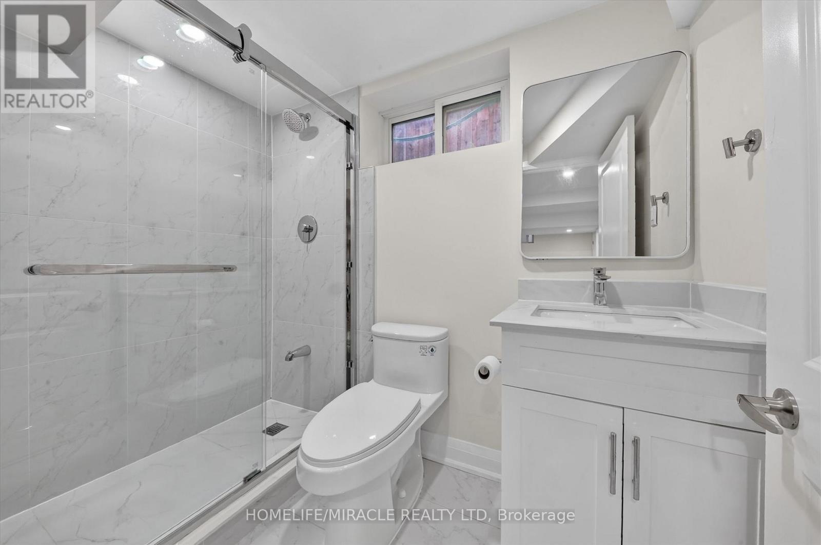 18 Elderfield Crescent, Toronto, ON - Indoor Photo Showing Bathroom