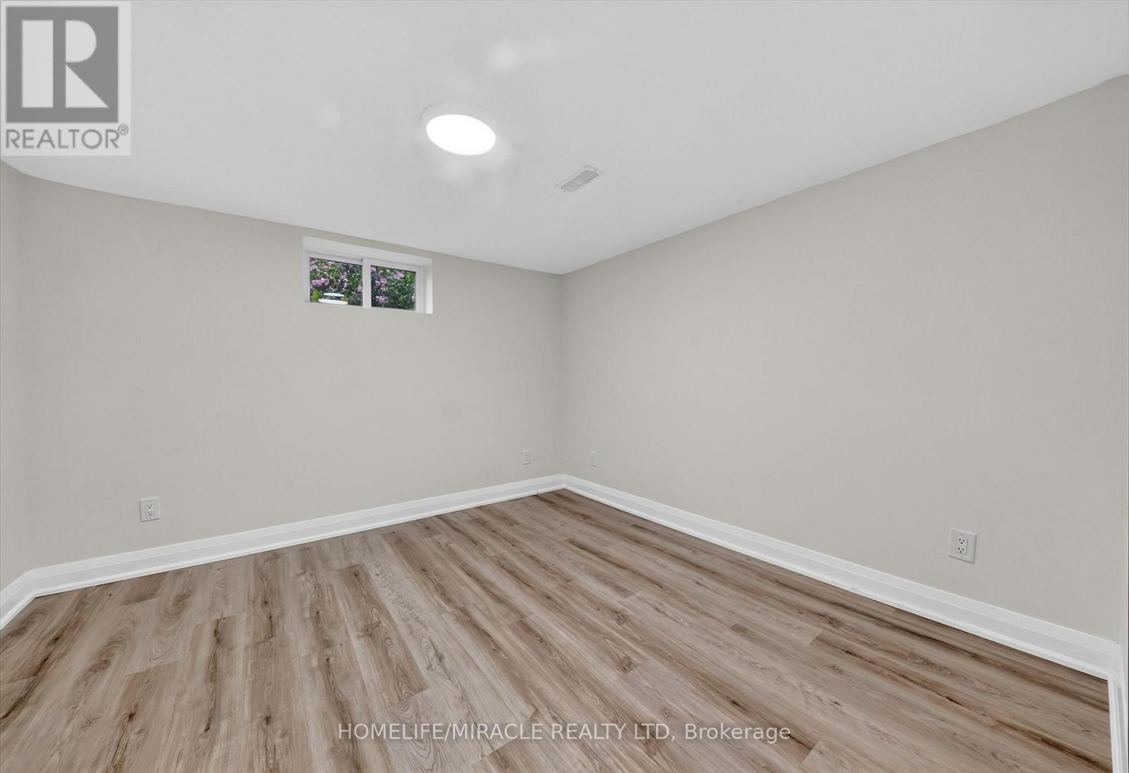 18 Elderfield Crescent, Toronto, ON - Indoor Photo Showing Other Room